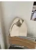 Venta al por mayor transfronteriza Modelo Primavera 2026 Bolso de mano de nube plisada Diseño minimalista Sensación de alta gama Bolso de mano para exteriores