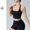 Top esportivo com gola halter, design cruzado e costas abertas, roupa de yoga feminina de secagem rápida, slim fit e que valoriza a silhueta para corrida e fitness