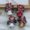 Adornos de campana de Navidad, decoraciones de lazo de frutos rojos, arreglos de escena navideña, colgantes para árbol de Navidad, campanas de metal