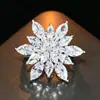 Broche Novo de Uso Pesado Transfronteiriço com Zircônia Colorida de Alto Quilate Super Brilhante Design de Menina Dançante, Broche de Moda de Luxo Leve Atacado