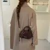 Bolso Boston de Lunares Otoño/Invierno para Mujer 2026 Nuevo Estilo Bolso de Hombro Único Cruzado Versátil para Viajes Cotidianos Diseño de Nicho Pequeño de Alta Gama