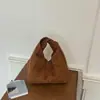 Bolso de Gamuza Flocado para Mujer 2026 Nuevo Otoño Retro Milanés Bolso de Viaje Textura de Alta Calidad Bolso de Mano de Nicho
