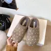 Moda Inverno Sapatos de Casa de Algodão com Solado Grosso de Um Passo para Mulheres Casa 2026 Bolinhas Usáveis Meio Chinelo Fechado com Plus Veludo Preto