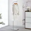 Estante de exhibición de piso de acero inoxidable para tiendas de ropa, perchero colgante plateado para tiendas de ropa para hombres y mujeres