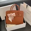 Bufanda de Seda Estilo Francés Bolso Kelly 2026 Nuevo Versátil Bolso de Hombro para Viajar Bolso de Mano Retro con Textura para Mujeres Transfronterizo