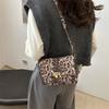 Bolso de Mano Tipo Mensajero de Moda para Viajero, Diseño Nicho de Personalidad Estilo Occidental, 2024 Nueva Moda Simple para Hombro o Cruzado, Bolso Cuadrado Pequeño