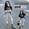 Conjunto de Camisetas de Verano para Niñas 2026 Nuevo Estilo Coreano Moda Camiseta de Manga Corta y Pantalón Falda de Mezclilla Conjunto de Dos Piezas