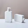 Venta al por mayor de fábrica botella dispensadora 250ml lava y protege botella PE para leche corporal cosmética botella blanca para champú de baño