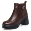 Botas estilo Martin com sola grossa e salto grosso para mães de meia-idade, novas botas de tornozelo de salto alto para outono e inverno para mulheres, estilosas e versáteis, com adição de fleece para aquecimento
