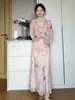 Vestido largo de manga larga con cuello en V y estampado floral rosa dulce estilo francés para mujer, perfecto para principios de otoño, venta al por mayor para ventas transfronterizas, impresionante vestido maxi de línea A de cintura alta