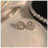 Pendientes nuevos de plata S925 con diseño de hada de Corea del Sur, corazón de melocotón blanco, asimétricos, de gran sentido del temperamento [Protección del medio ambiente]