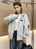 Chamarra con capucha bordada estilo americano de dos piezas falsas para mujer, chaqueta de béisbol holgada de otoño con parches de insignias vintage, chamarra casual