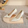 Nicho Sofisticado Elegante 2025 Novos Sapatos de Casamento Franceses Sapatos de Noiva Sapatos de Salto Alto de Pérola para Vestido de Casamento Feminino Sapatos de Dama de Honra