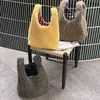 Bolso Peludo Nuevo Otoño e Invierno 2026, Bolso de Muñeca Versátil de Lana a Cuadros, Bolso Tote Pequeño de Lunares para el Trabajo y el Viaje