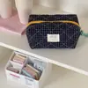 Bolsa Pequeña Acolchada Clásica a Cuadros Transfronteriza con Alto Atractivo Estético, Sencilla y Portátil para Viajes, Bolsa de Almacenamiento Versátil con Costuras Acolchadas en Bloques de Color