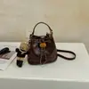 Bolsa pequena de luxo estilo francês para mulheres 2026 nova moda outono e inverno padrão diamante bolsa saco design de nicho bolsa transversal