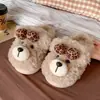 Modernos y lindos, estos pantuflas de oso peludo son perfectas para mujeres en otoño e invierno.. Son un estilo nuevo para el uso diario, que proporciona calidez y comodidad para relajarse en casa.