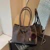 Bolsa de Axila Versátil Vintage para Mulheres 2025 Nova Moda Casual para o Dia a Dia Bolsa Tote Grande Capacidade Bolsa de Ombro