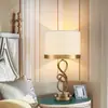 Abajur de Mesa para Quarto Luz de Cabeceira Americana Luxo Leve Cobertura de Tecido Decoração Criativa de Metal Fábrica de Fornecimento Transfronteiriço Decoração Economia de Energia