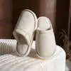 Chinelos de algodão impermeáveis para mulheres, novos chinelos de casa de pelúcia quentes antiderrapantes para outono e inverno de 2026 com toque macio para homens