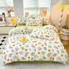 Juego de Ropa de Cama de Cuatro Piezas 2025 Nuevo Estilo Juego de Sábana y Funda Nórdica de Tres Piezas para Dormitorio de Estudiante Cama Individual, Adecuado para Todas las Estaciones, Venta al por Mayor