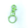 Venta al por mayor de fábrica color broche tarjeta anillo llavero hebilla de metal accesorios de joyería hechos a mano llavero