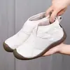 Nueva colección de invierno: botas de nieve afelpadas, engrosadas, cálidas, cómodas y casuales; Zapatos de tela tradicionales de Pekín con suelas blandas, diseñados para mujeres de mediana edad y mayores