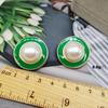 Brincos verdes galvanizados de liga brincos de esmalte gota personalidade da moda clipe de orelha curta brincos de resina femininos fabricantes de pingentes