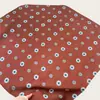 Pañuelo de seda estilo old money combinado con una camisa para mujer, pañuelo cuadrado pequeño vintage de verano, versión coreana, lujo ligero, alta gama, accesorio de camisa elegante