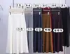 Esta falda plisada de punto gris presenta un corte súper favorecedor y es una falda larga nueva de estilo coreano, versátil, para mujer, perfecta para la temporada otoño/invierno 2026