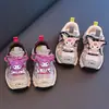 Tênis esportivo infantil para meninas 2026 Kuromi desenho animado malha respirável sola grossa antiderrapante casual fofo novo estilo versátil
