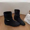 Botas curtas femininas populares estilo francês em camurça, novas botas Martin vintage de bico fino versáteis para outono e inverno de 2026