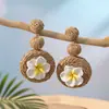 Aretes Florales Hechos a Mano de Rafia Estilo Festivo, Aretes Étnicos de Gama Alta de Nicho, Aretes Únicos y Hermosos al por Mayor