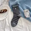 Calcetines de Raya con Botones Estilo Coreano Nuevos 2026 para Mujer, Calcetines Ligeros Holgados, Versátiles para Primavera y Otoño, Calcetines de Moda Ins