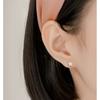 Aretes de hebilla de tornillo de flor pequeña aretes de temperamento femenino Joker diseño de nicho de flor de cinco pétalos nueva tendencia 2022