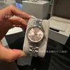 Nuevo Modelo de Reloj de la Emperatriz Viuda, Reloj para Mujer Saturno Azul Hielo Triturado, Reloj para Mujer Fruta del Dragón Verde Menta, Disponible para Dropshipping