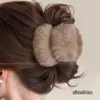 Presilha de cabelo de pelúcia em formato de peixe para outono e inverno para mulheres, luxo leve e toque de alta qualidade, tamanho grande para cabelos grossos, acessório de cabelo versátil tipo pinça de tubarão