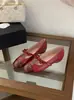 Estilo Chanelzinho delicado! Camélia francesa, aumento interno de altura, sapatos vermelhos de salto único femininos, estilo primavera 2026, combinação fada com saia, Mary Janes