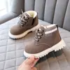 Sapatos Infantis 2026 Inverno Novo Estilo Meninos Dr. Botas Martens com Lã Botas Curtas para Meninas Botas Individuais Estilo Britânico Botas Estilo Outono/Inverno