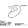 Anillo de Nariz Tipo Nariz de Cerdo de Cuatro Hojas con Circonita Cúbica Engastada en Bisel Cuadrado Acero Inoxidable Chapado en Oro de 18 Quilates Joyería de Lujo Ligero Europea y Americana de Alta Gama para Mujeres