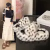 Zapatillas gruesas de leopardo, versátiles y de moda para mujer, nuevas y populares para otoño e invierno 2026, zapatillas de pelo sin cordones, versátiles