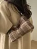 Bolso Grande de Moda Casual a Cuadros Transfronterizo para Mujer 2025 Bolso de Mano de Invierno Versión Coreana Estilo Universitario de Nicho