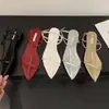 Sandálias Vermelhas Planas de Dedo Aberto Estilo Coreano Sapatos de Fada 2026 Novo Modelo de Verão com Saia Bico Fino Tira Fina Sapatos Romanos