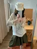 Camiseta casual de manga larga color beige con cuello redondo y estampado de estrellas, de Tencel, protección solar, verano 2026, holgada, adelgazante, transparente