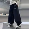 Calça Masculina Primavera e Outono 2026 Novo Estilo Casual Longa para Crianças Maiores, Calça de Moletom Esportiva Cool para Meninos de Outono Tendência