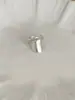 Anel aberto moderno e versátil, design de nicho de luxo leve, anel para o dedo indicador com um toque único, moderno e sofisticado, joias para atacado