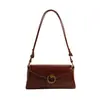 As Bolsas Femininas da Moda Deste Ano São Leves, Versáteis e Vêm em Cores Sólidas. Novos Estilos Incluem Bolsas de Ombro, Bolsas de Braço e Bolsas Pequenas Quadradas Transversais para o Dia a Dia