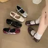 Sapatos de salto único estilosos estilo retrô floresta com laço, sapatos Mary Jane de sola macia para mulheres, sapatos pequenos de couro versáteis estilo fada de nicho para o verão