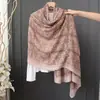 Bufanda Chal Cálido de Encaje Floral Estilo Otoño/Invierno para Mujer Cálido Transfronterizo Más Vendido Elegante Combinación Socialite Negocios Otoño/Invierno