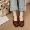 Mules retrô de bico redondo com textura de pele de carneiro, mules baixas de enfiar para o verão, sandálias versáteis para uso externo para mulheres